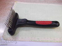 Double-row comb with metal teeth for combing animals