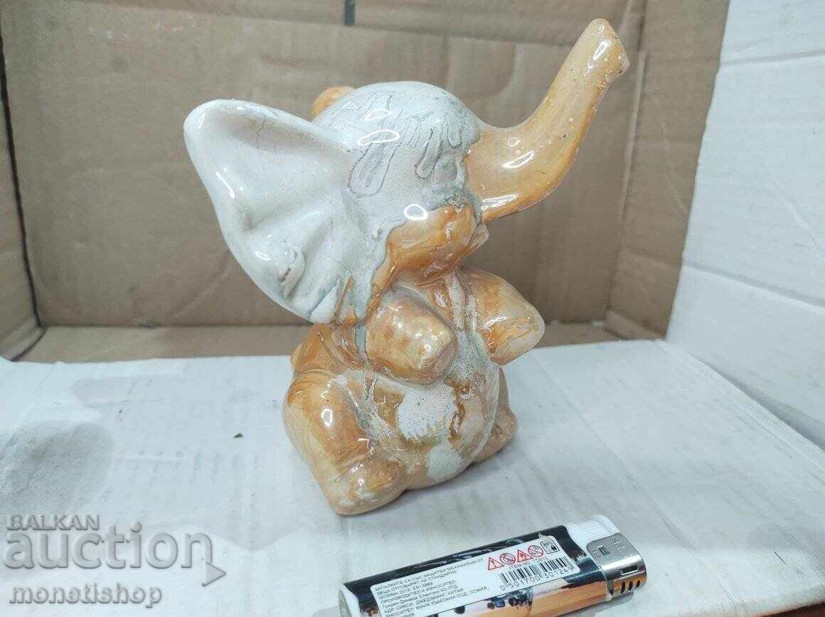 Δημοπρασία Πορσελάνινο ειδώλιο ενός ελέφαντα που χορεύει