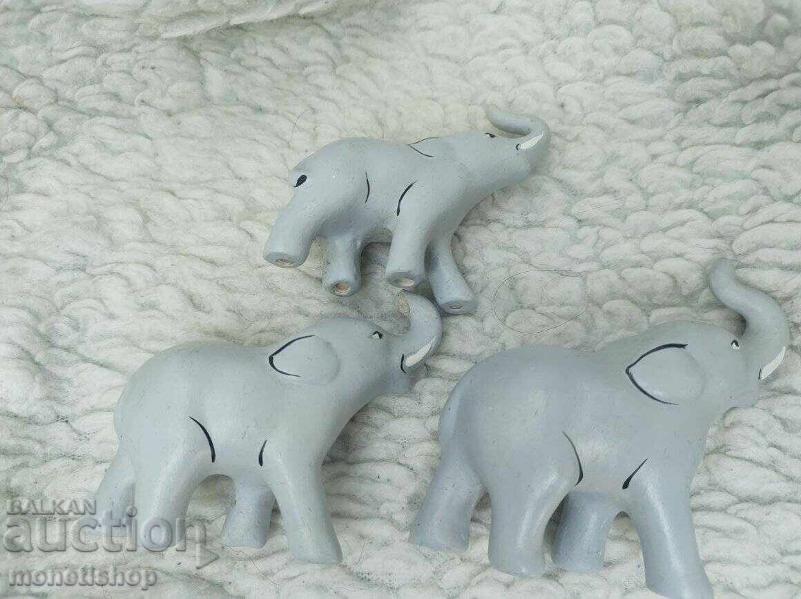 Three porcelain elephants with price 30.00 BGN | € 15.34 Three porcelain elephants with price 30.00 BGN | € 15.34