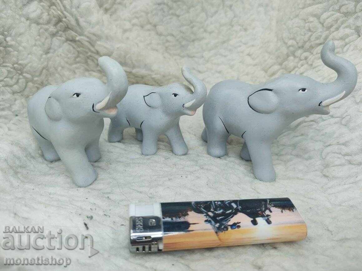 Three porcelain elephants - 6 Three porcelain elephants - 6