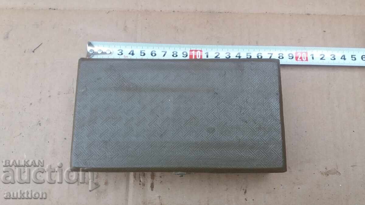 КОМПЛЕКТ ОТ 4 ДЕБЕЛО ПОСРЕБРЕНИ ЛЪЖИЧКИ С МАРКИРОВКА И КУТИЯ с цена 22.99 лв. | € 11.75 КОМПЛЕКТ ОТ 4 ДЕБЕЛО ПОСРЕБРЕНИ ЛЪЖИЧКИ С МАРКИРОВКА И КУТИЯ с цена 22.99 лв. | € 11.75