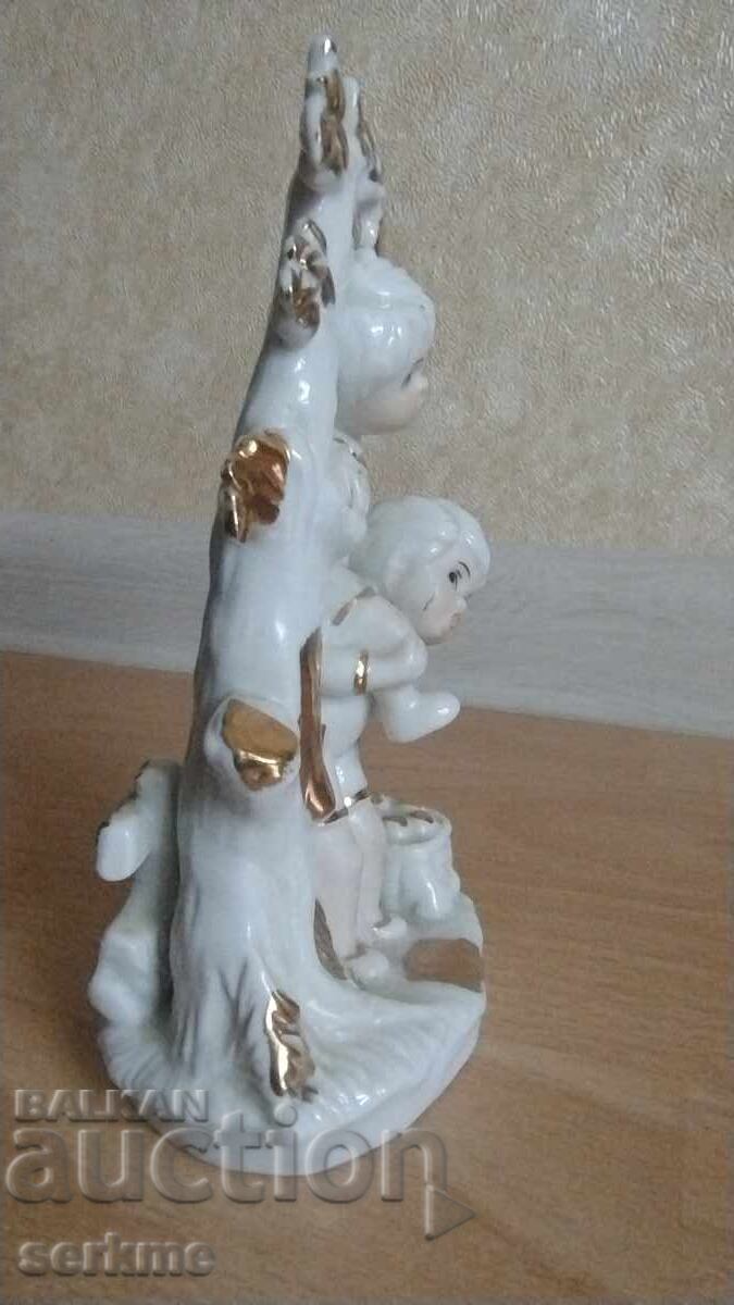 Порцеланова фигура с цена 20.00 лв. | € 10.23 Порцеланова фигура с цена 20.00 лв. | € 10.23