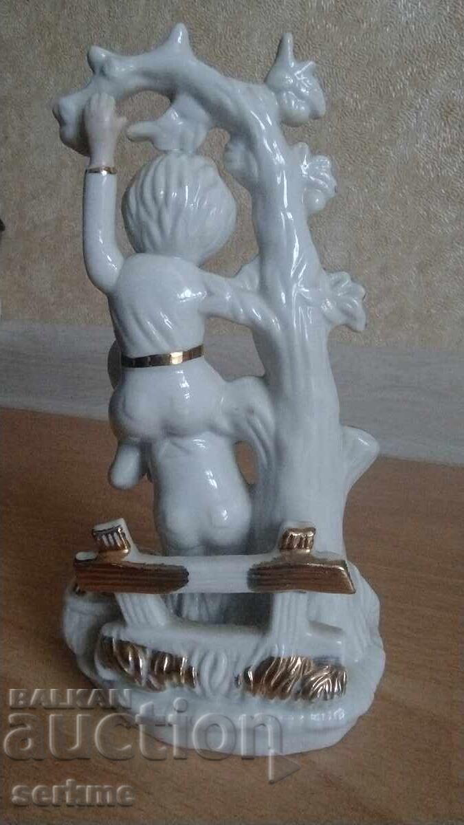 Аукцион Порцеланова фигура Аукцион Порцеланова фигура