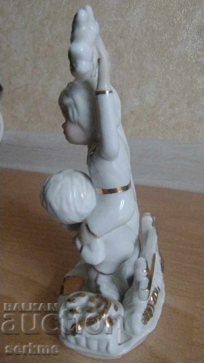 Доставка на Порцеланова фигура Доставка на Порцеланова фигура