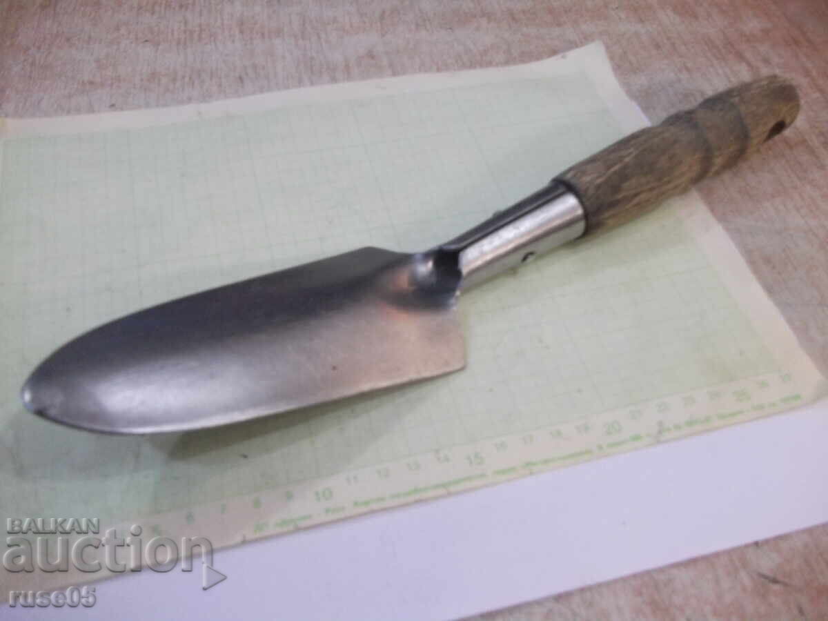 Delivery of Japanese garden shovel Delivery of Japanese garden shovel