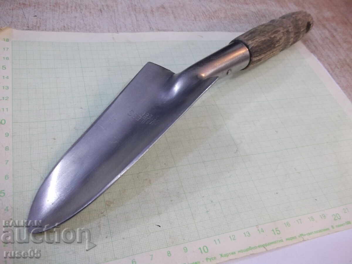 Japanese garden shovel Japanese garden shovel