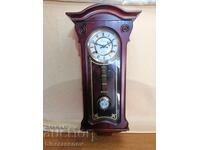 Mechanical wall clock with pendulum