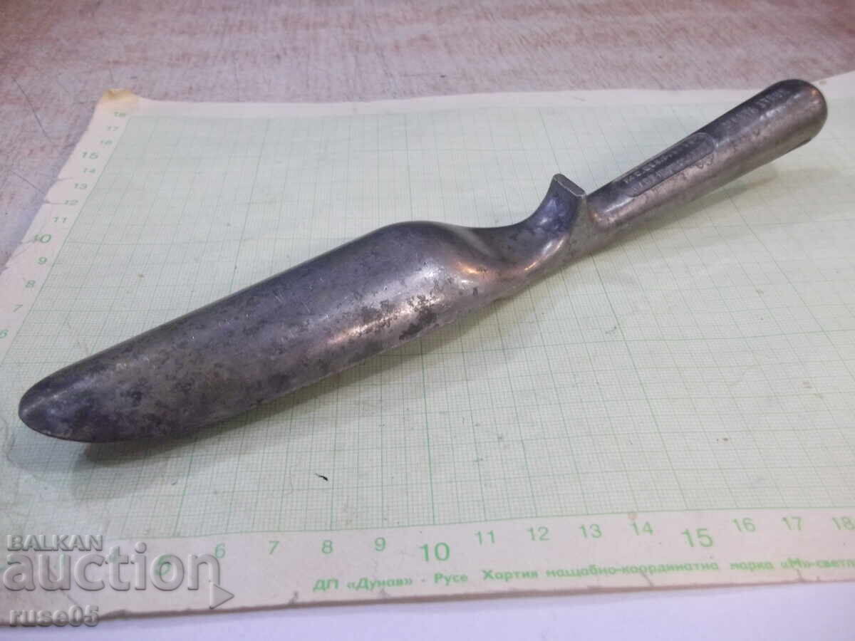 Garden shovel English with price 30.00 BGN | € 15.34 Garden shovel English with price 30.00 BGN | € 15.34