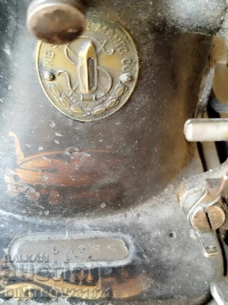 Singer sewing machine, 1904. with price 62.00 BGN | € 31.70