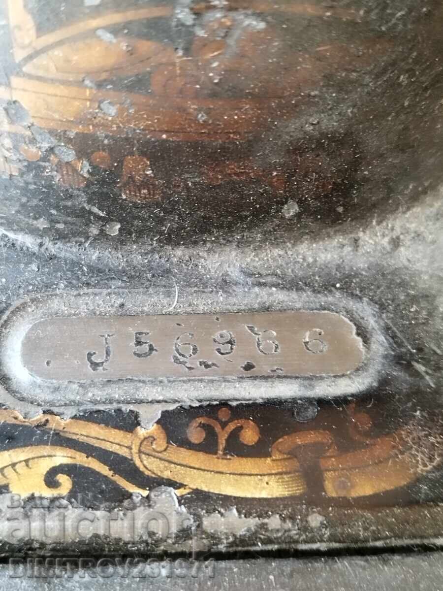 Auction  Singer sewing machine, 1904.