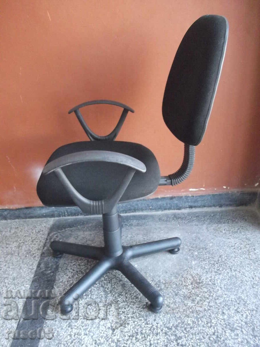Office chair with armrests - 2 with price 30.00 BGN | € 15.34 Office chair with armrests - 2 with price 30.00 BGN | € 15.34