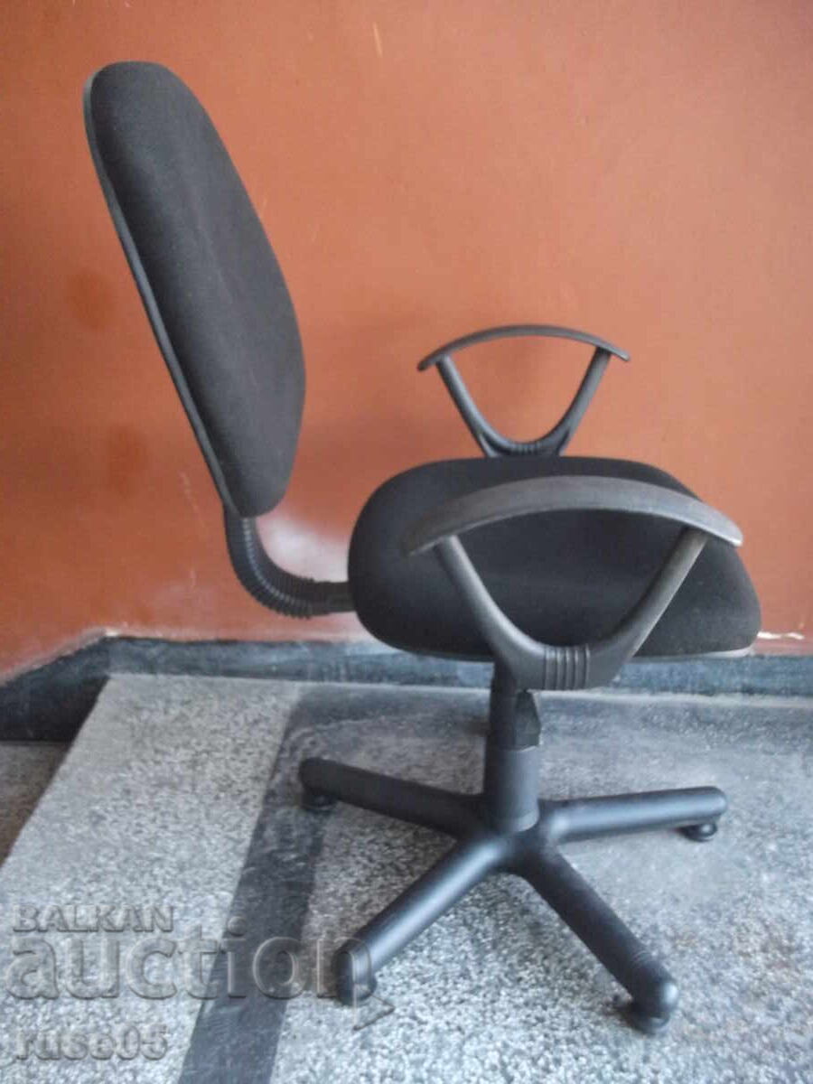 Delivery of Office chair with armrests - 2 Delivery of Office chair with armrests - 2