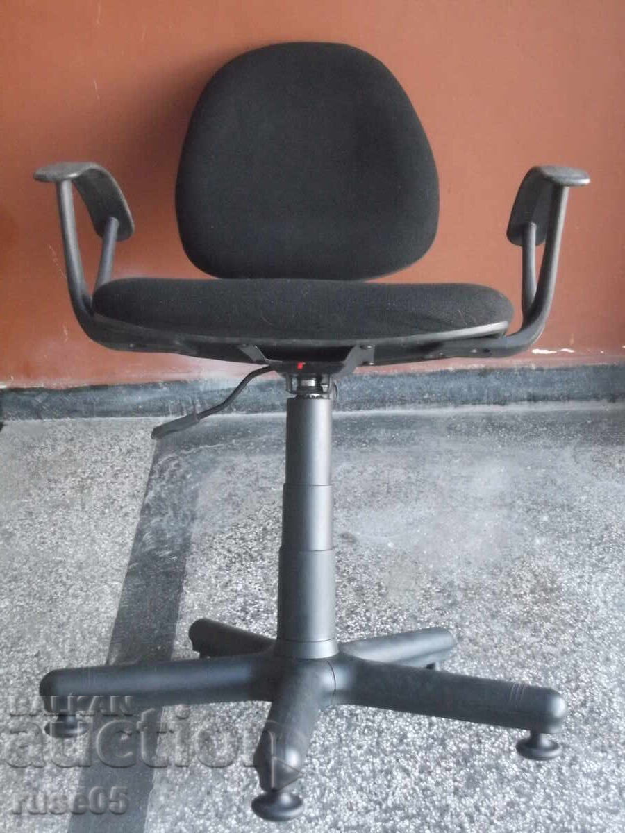 Office chair with armrests - 2 - 5 Office chair with armrests - 2 - 5