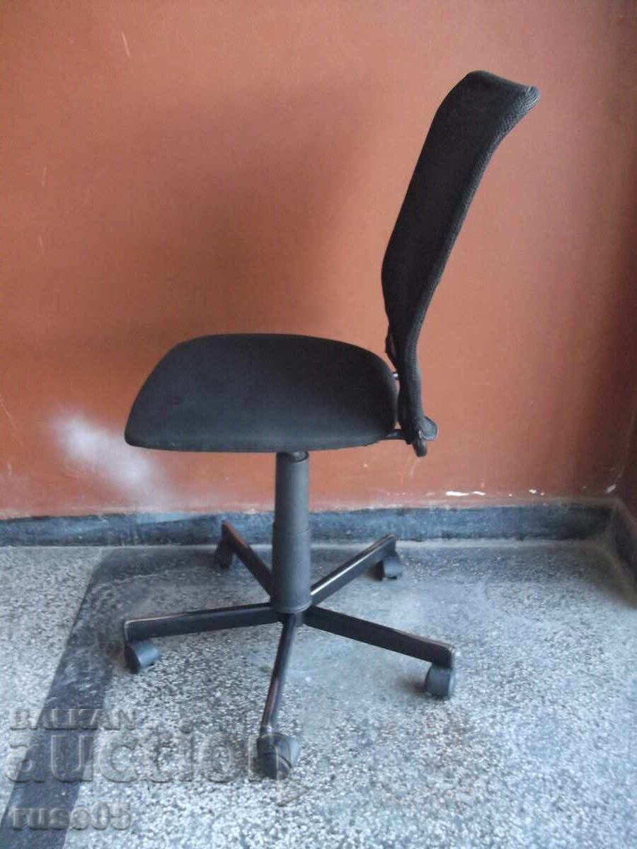 Office chair - 6 with price 20.00 BGN | € 10.23 Office chair - 6 with price 20.00 BGN | € 10.23