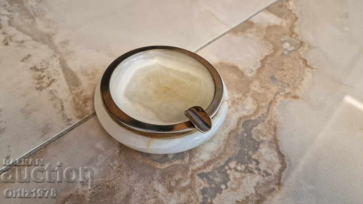 Massive small ashtray – onyx. with price 25.00 BGN | € 12.78 Massive small ashtray – onyx. with price 25.00 BGN | € 12.78