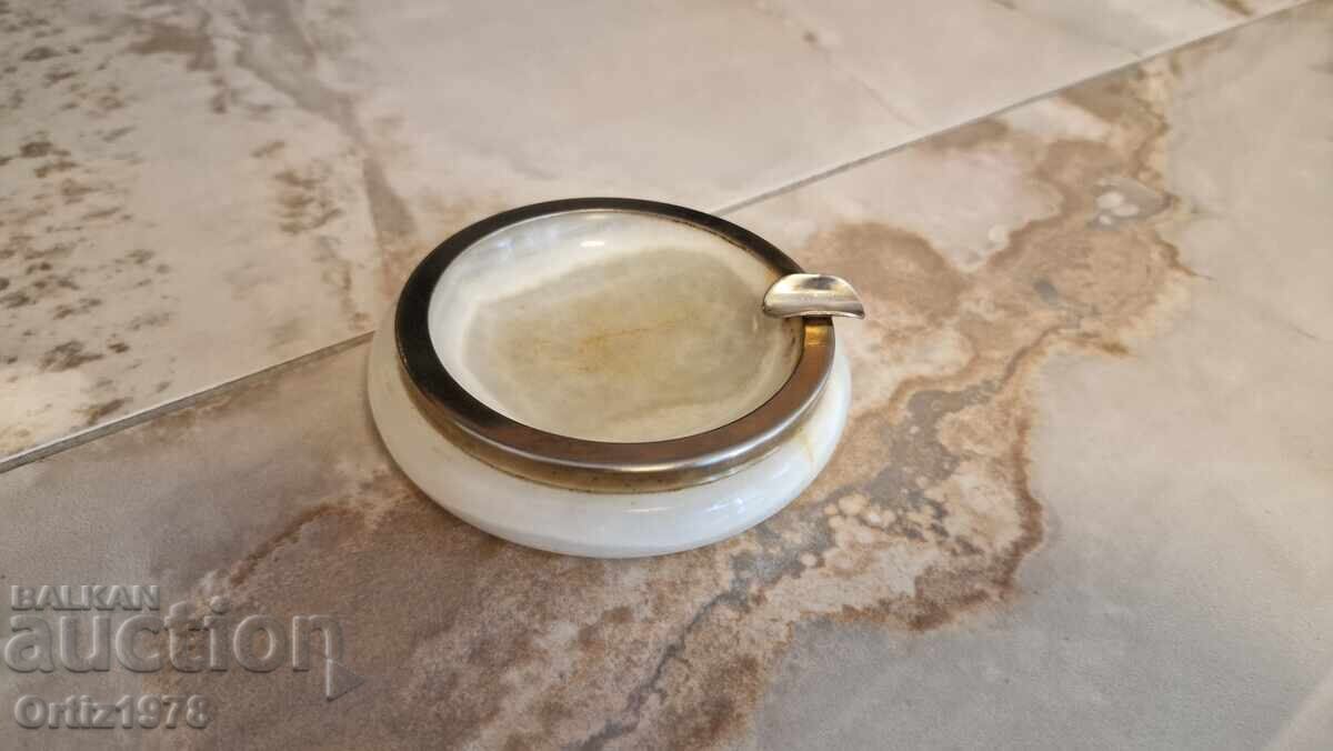 Massive small ashtray – onyx. Massive small ashtray – onyx.