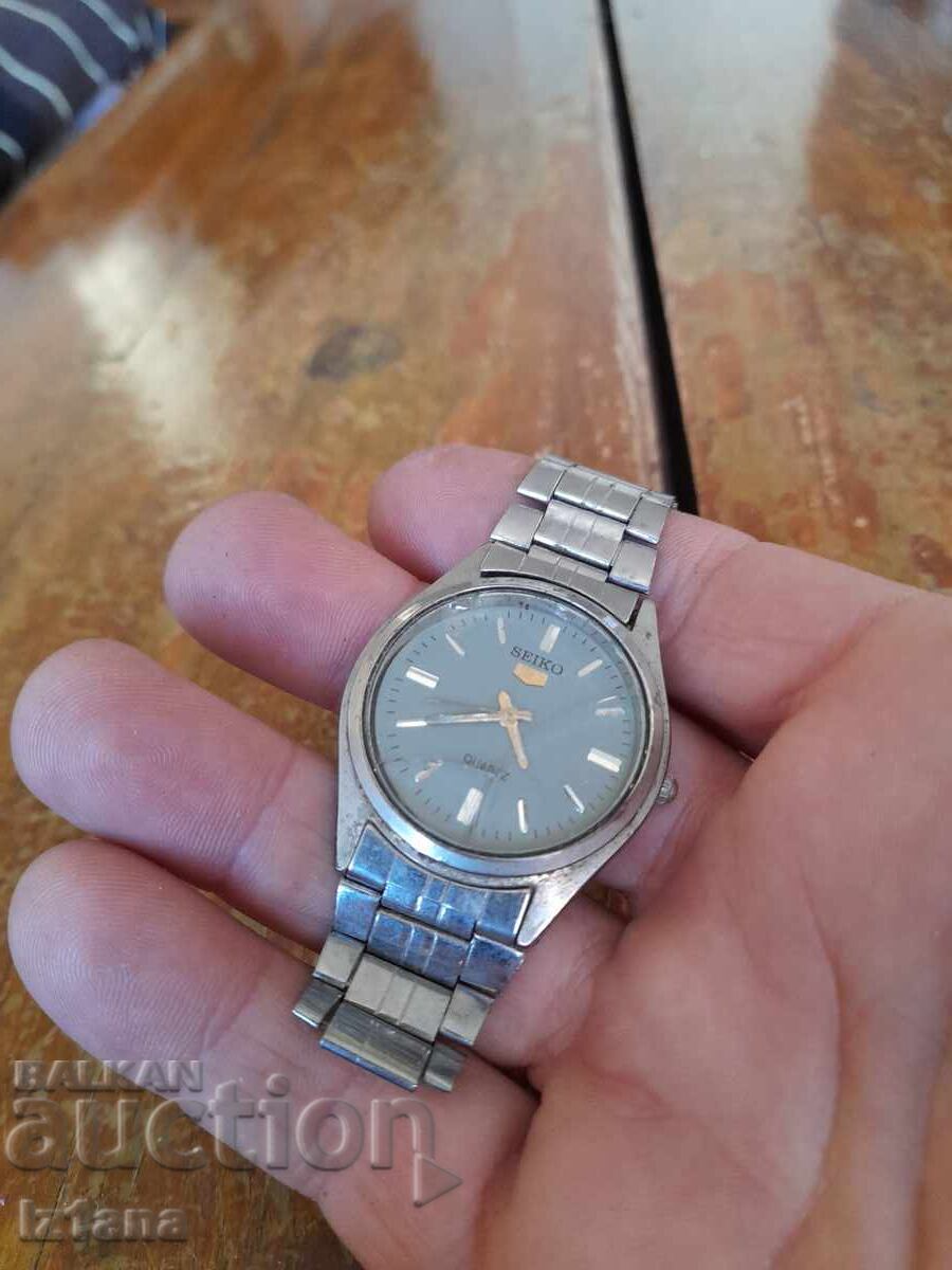Seiko 5 Quartz watch with price 11.00 BGN | € 5.62 Seiko 5 Quartz watch with price 11.00 BGN | € 5.62
