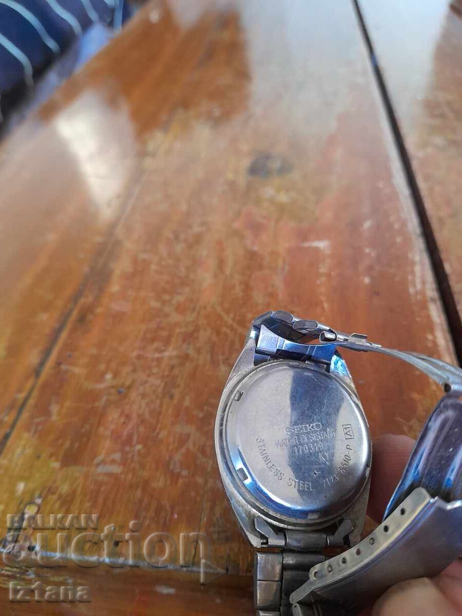 Delivery of Seiko Quartz Watch Delivery of Seiko Quartz Watch