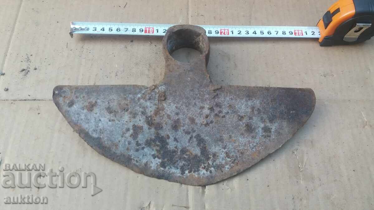 Delivery of OLD MASSIVE SOC. HOE, SHOVEL Delivery of OLD MASSIVE SOC. HOE, SHOVEL