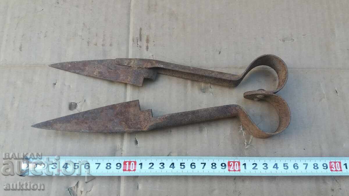 OLD SHEEP SHEARS - 7 OLD SHEEP SHEARS - 7