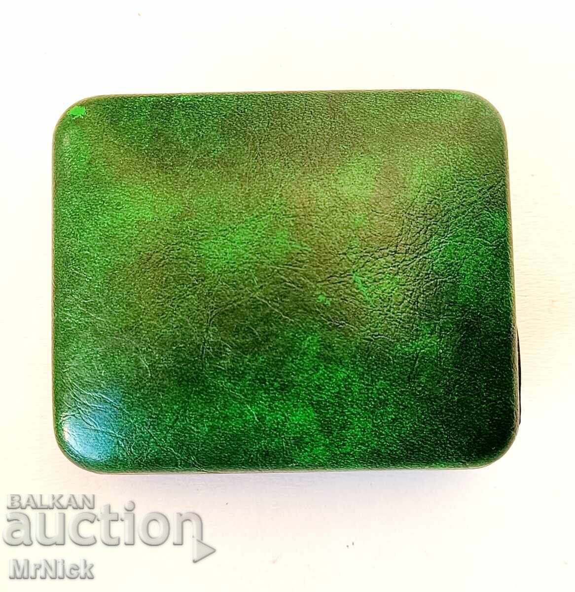 Παράδοση Ξυπνητήρι Γερμανικό Europa με δερμάτινο ταμπακι Παράδοση Ξυπνητήρι Γερμανικό Europa με δερμάτινο ταμπακι