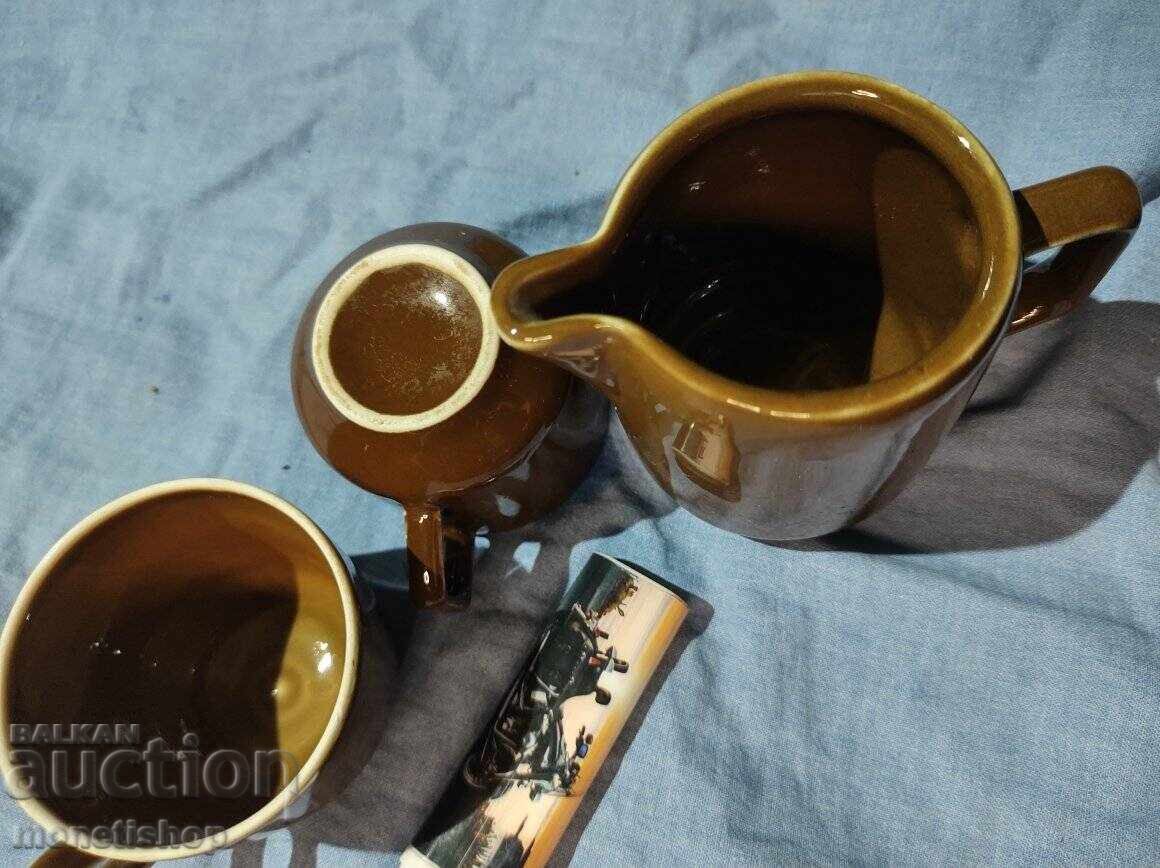 Δημοπρασία 2 τεμ. φλιτζάνια καφέ και μια κανάτα Δημοπρασία 2 τεμ. φλιτζάνια καφέ και μια κανάτα