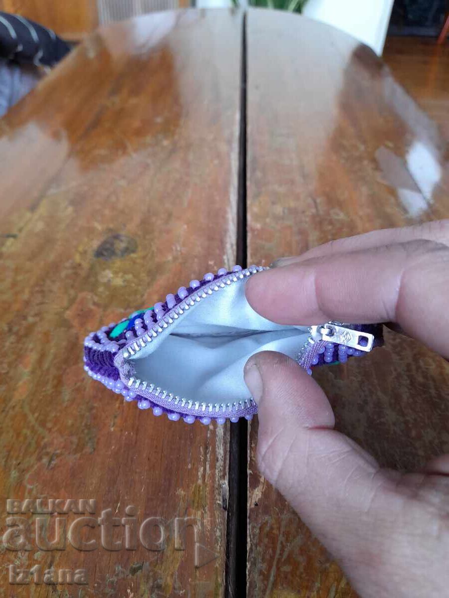 Delivery of Old beaded purse Delivery of Old beaded purse