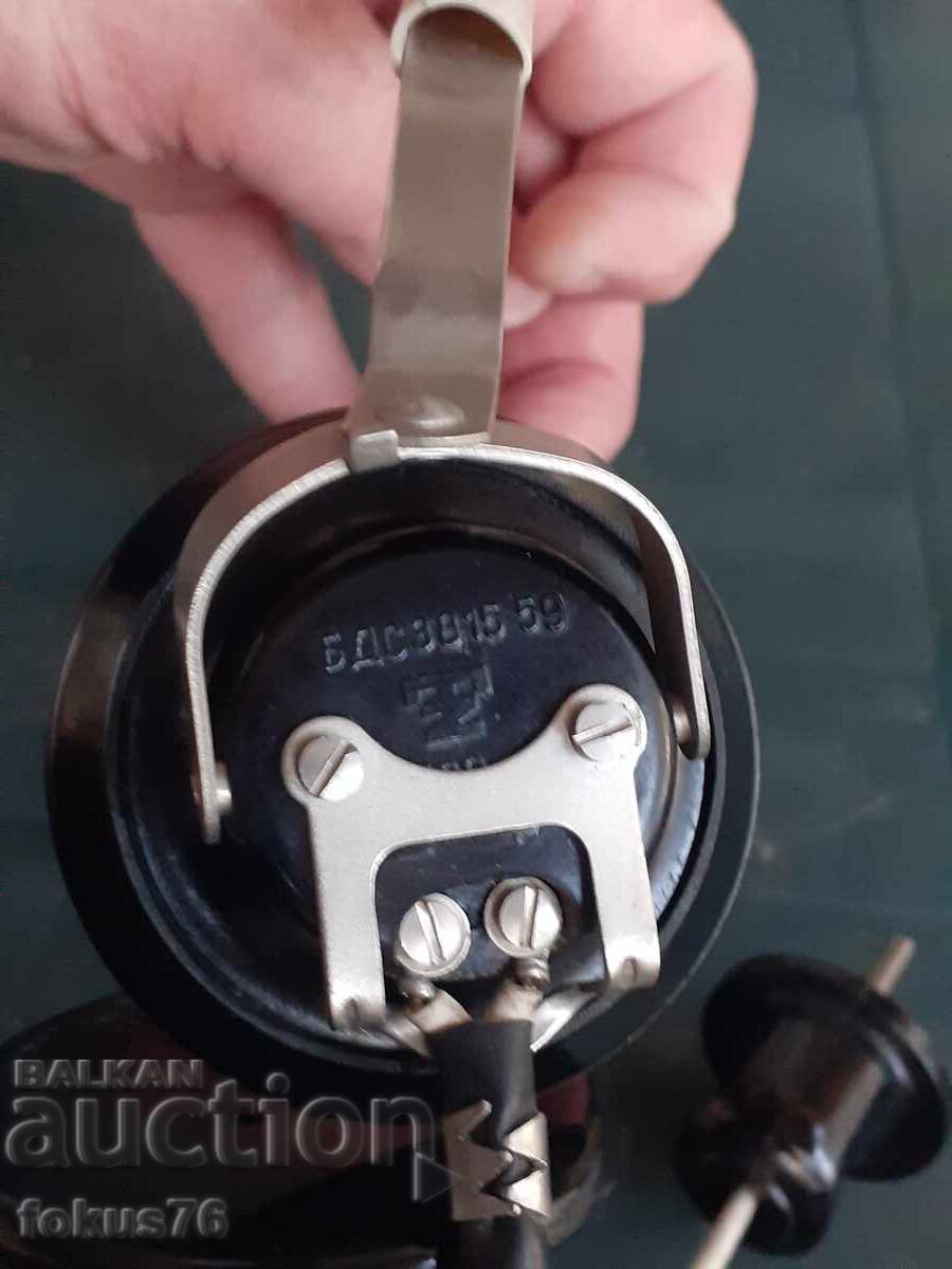 Livrarea Căști vechi din bachelit bulgăresc Livrarea Căști vechi din bachelit bulgăresc