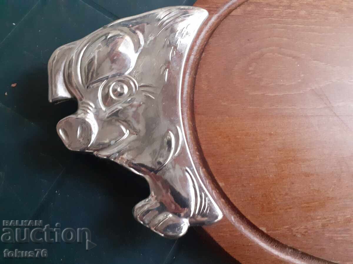 Auction Cutting board, BMF piggy-shaped tray Auction Cutting board, BMF piggy-shaped tray