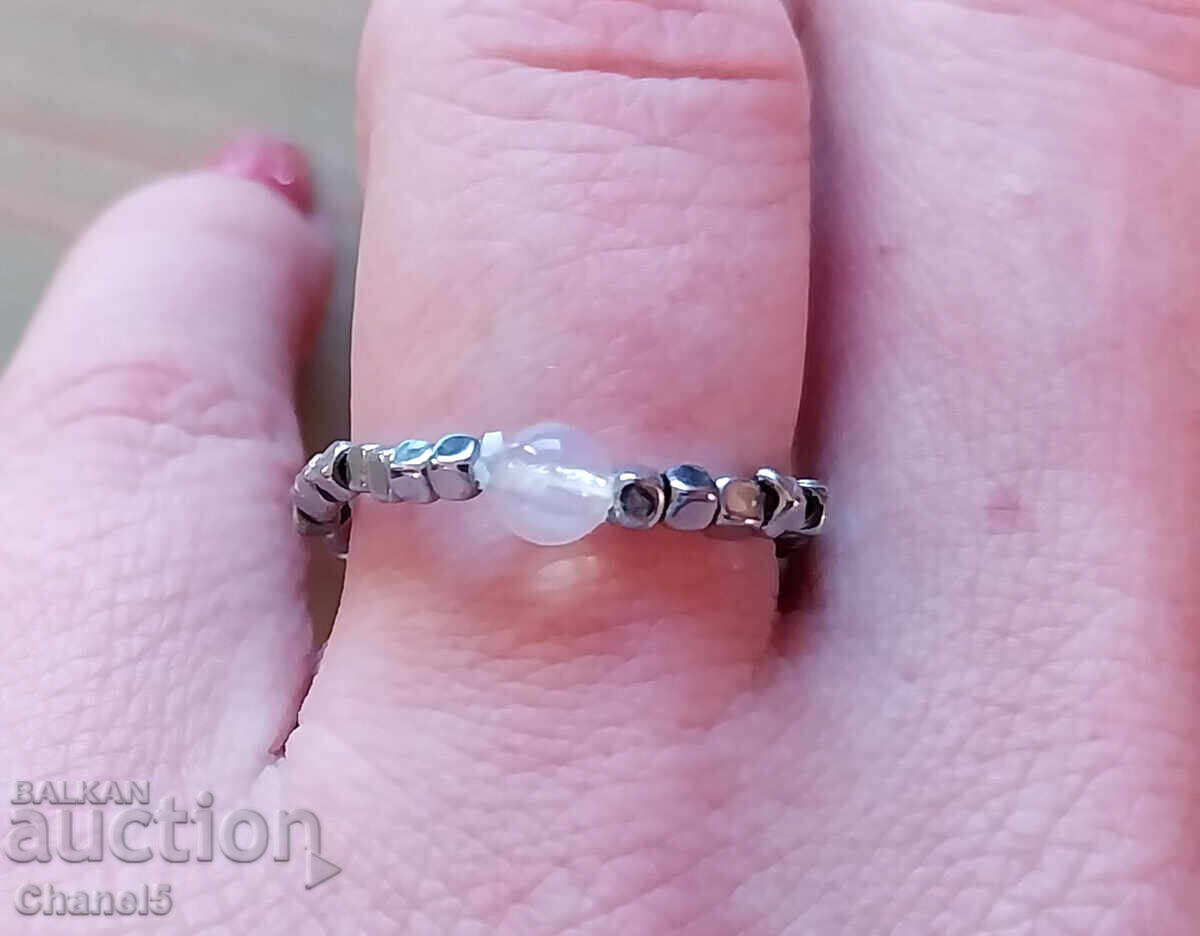 Auction GENTLE RING WITH MOONSTONE AND STEEL (951) Auction GENTLE RING WITH MOONSTONE AND STEEL (951)