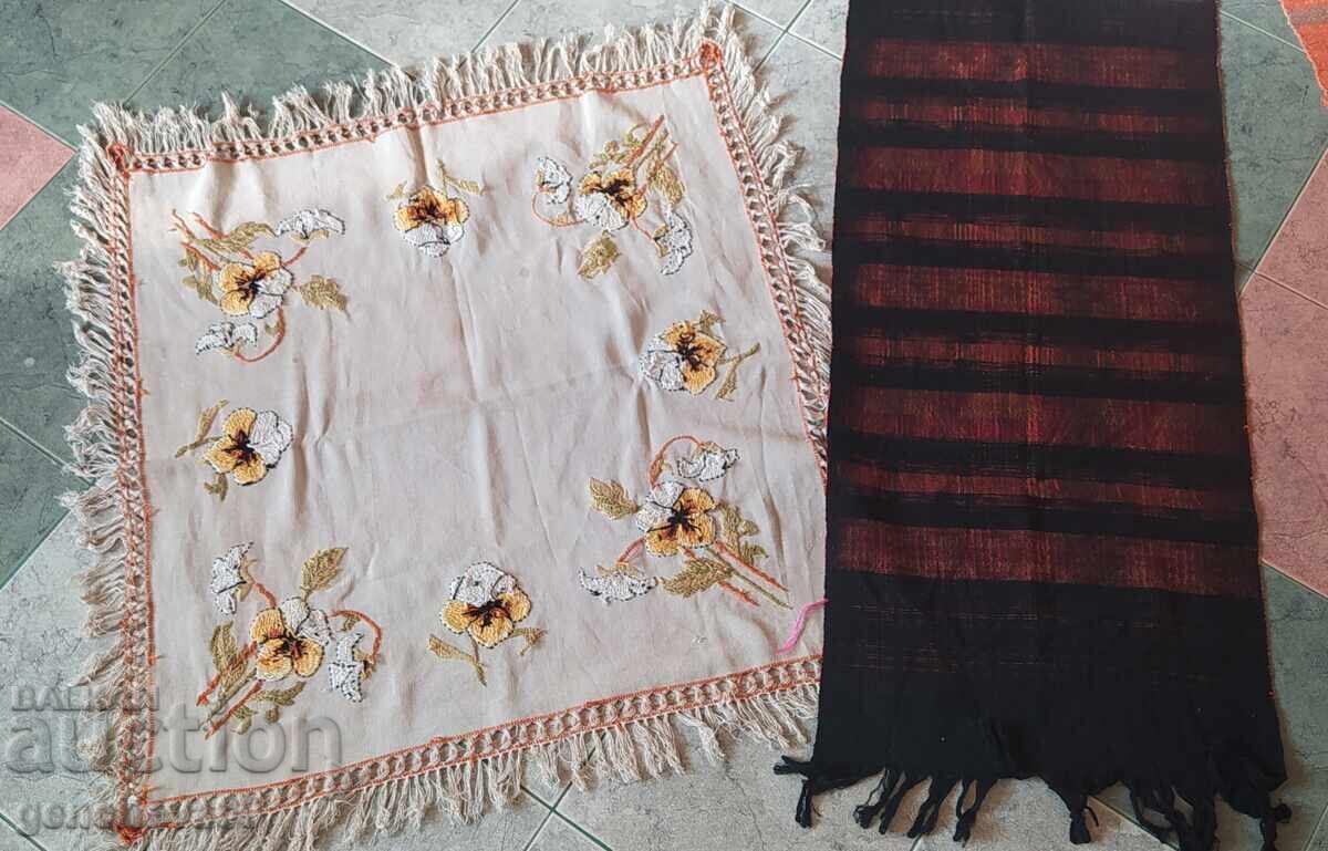 Delivery of Bob with ethnic motifs and embroidered tablecloth Delivery of Bob with ethnic motifs and embroidered tablecloth