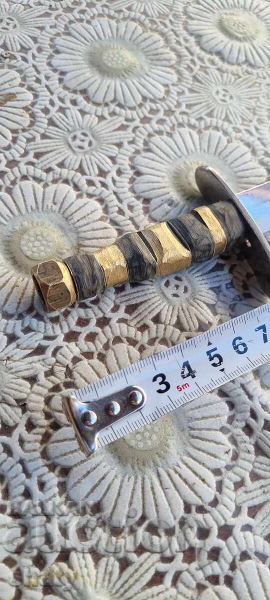 An old knife with price 45.00 BGN | € 23.01 An old knife with price 45.00 BGN | € 23.01