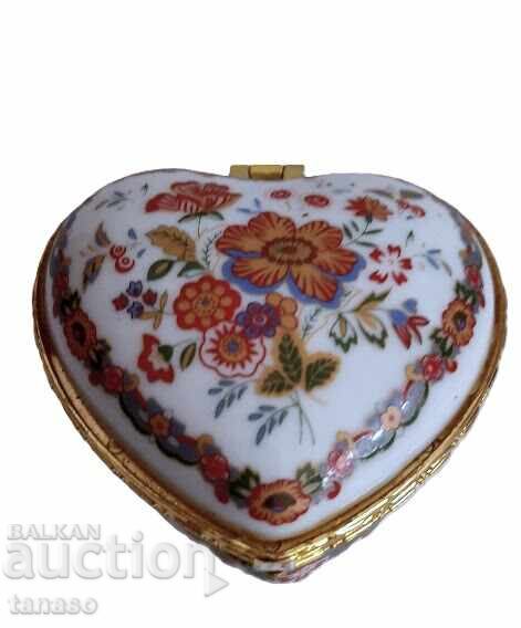 Porcelain box for trinkets, jewelry, heart with price 20.00 BGN | € 10.23