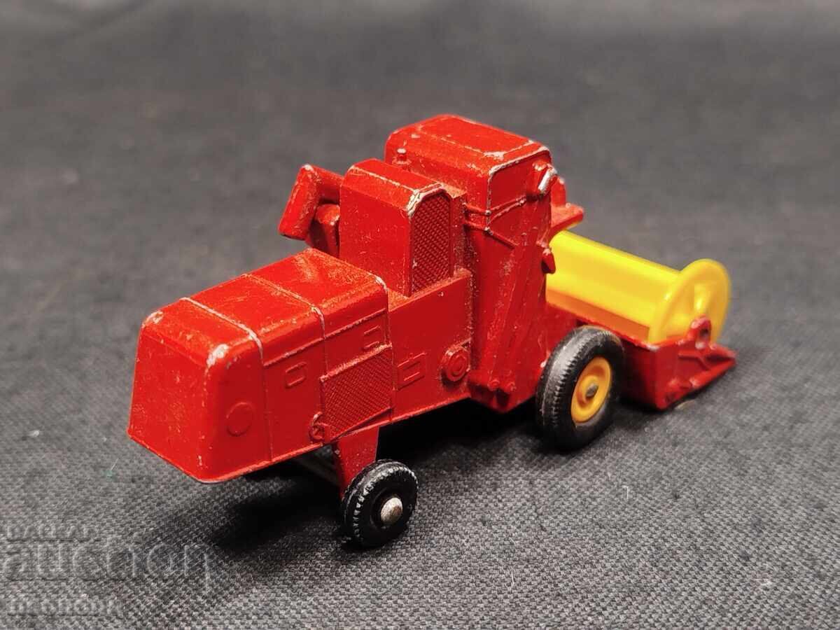 Delivery of OLD RETRO METAL WHEEL MATCHBOX ENGLAND CLAAS HARVESTER