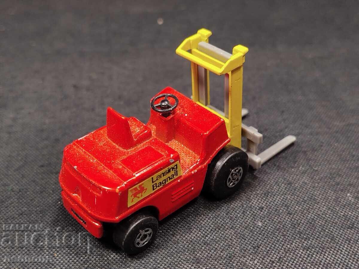 Delivery of OLD RETRO METAL MATCHBOX ENGLAND FORKLIFT TRUCK