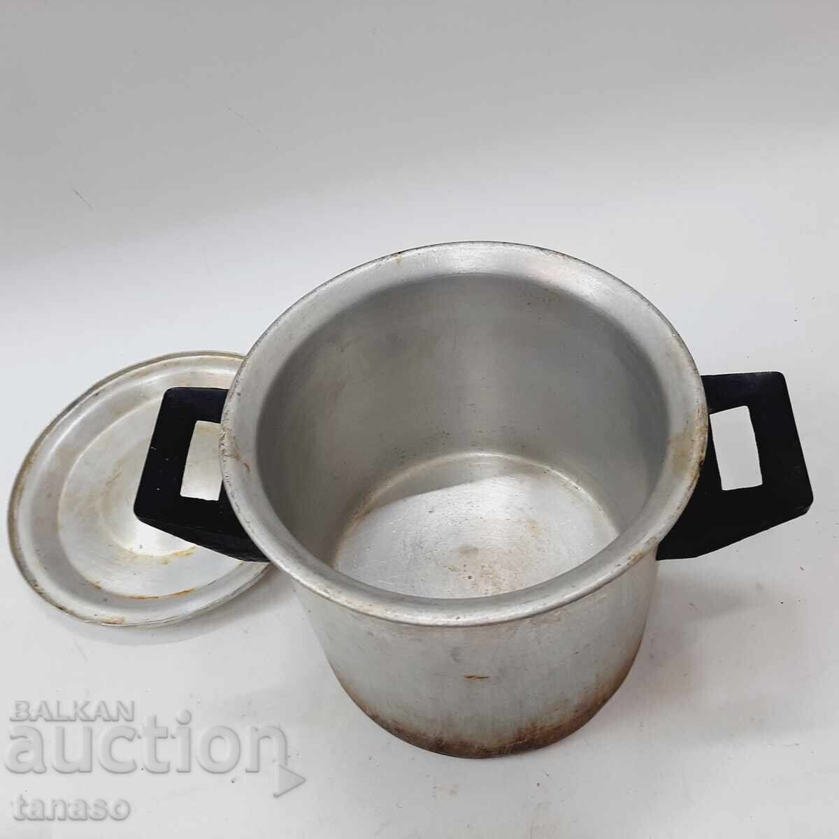 Delivery of Old aluminum milk jug, 70s(12.1)