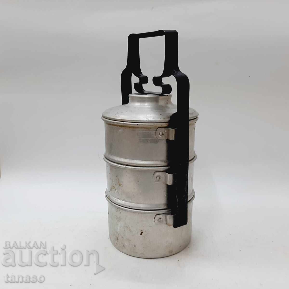 Delivery of Old aluminum food containers (12.1) Delivery of Old aluminum food containers (12.1)