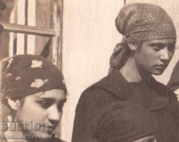 OLD PHOTO OF SCHOOLGIRL WITH HEADSCARVES D369 with price 7.00 BGN | € 3.58 OLD PHOTO OF SCHOOLGIRL WITH HEADSCARVES D369 with price 7.00 BGN | € 3.58