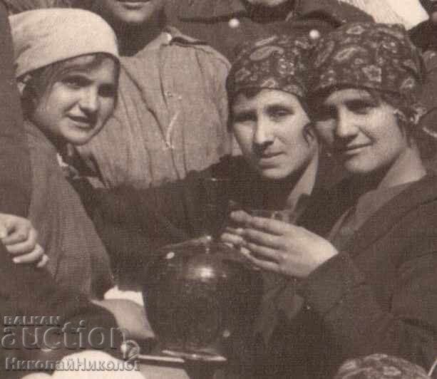 Delivery of OLD PHOTO OF SCHOOLGIRL WITH HEADSCARVES D369 Delivery of OLD PHOTO OF SCHOOLGIRL WITH HEADSCARVES D369