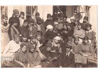 FOTO VECHE CU ȘCOLARĂ CU ESARFE D369