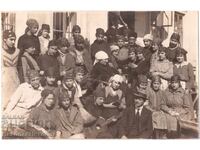 FOTO VECHE CU ȘCOLARĂ CU ESARFE D369