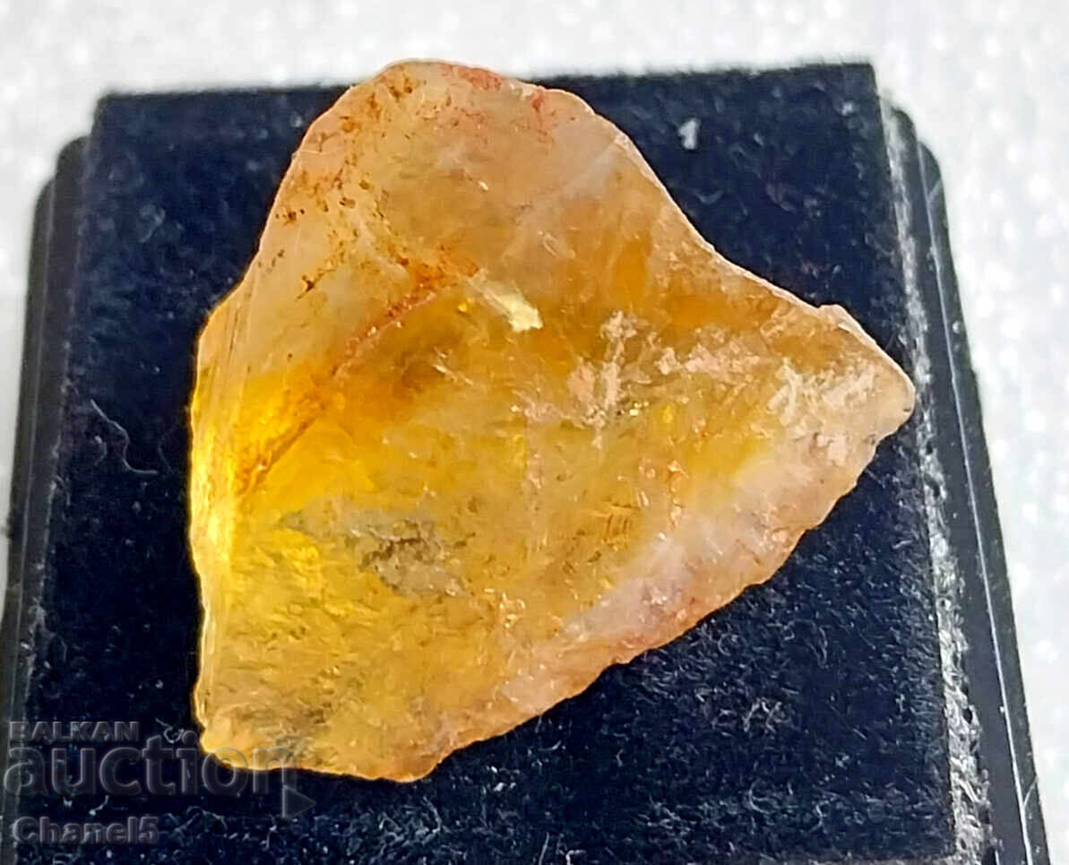 NATURAL MADEIRA CITRINE - HONEY-GOLDEN - 18.30 ct (45) with price 12.00 BGN | € 6.14