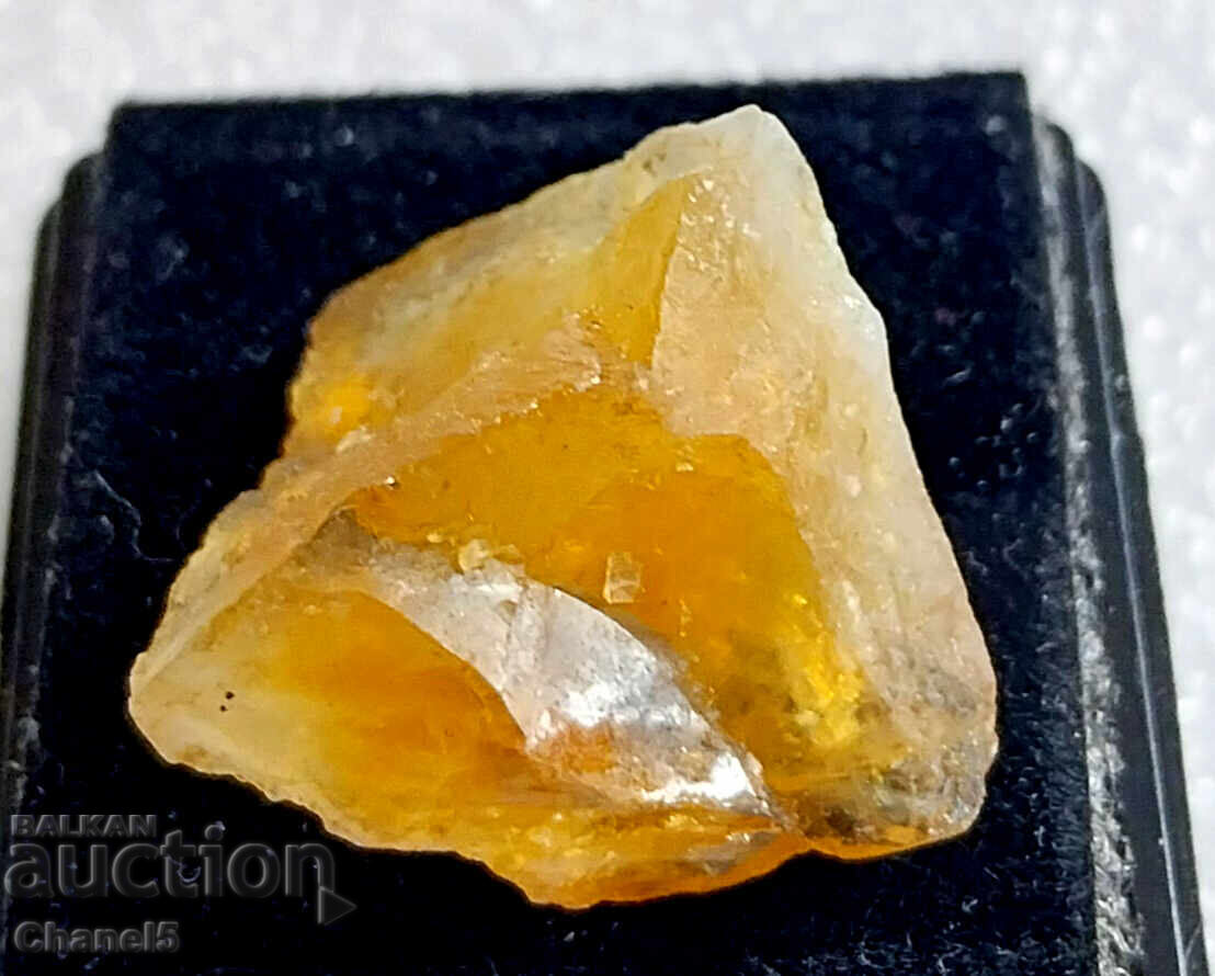 NATURAL MADEIRA CITRINE - HONEY-GOLDEN - 17.30 ct (7) with price 12.00 BGN | € 6.14 NATURAL MADEIRA CITRINE - HONEY-GOLDEN - 17.30 ct (7) with price 12.00 BGN | € 6.14