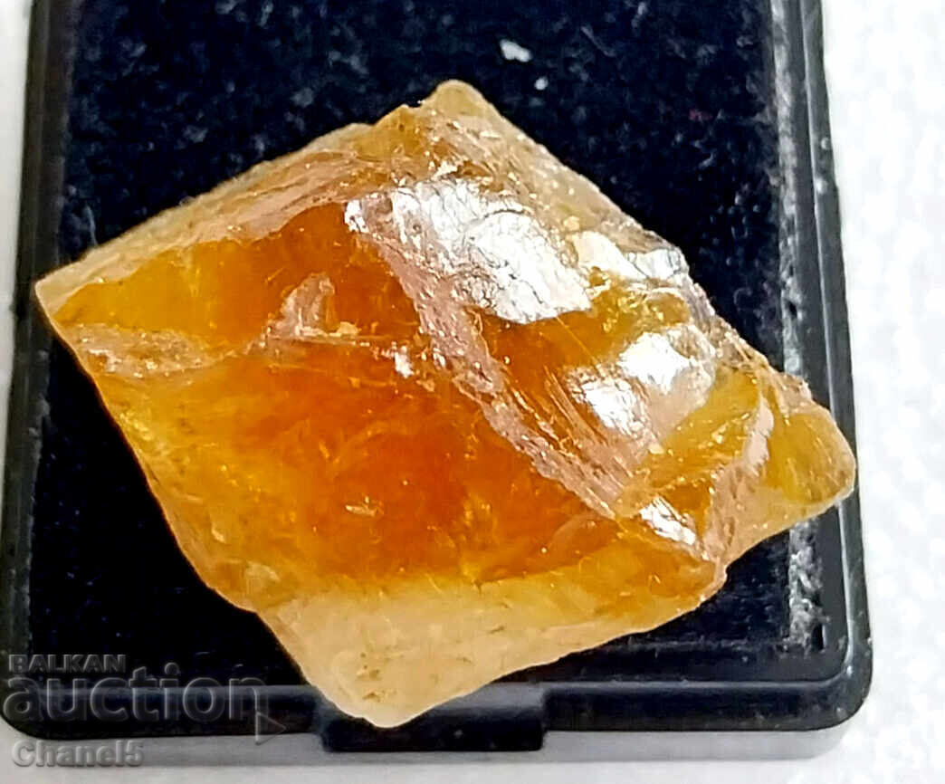 NATURAL MADEIRA CITRINE - HONEY-GOLDEN - 33.70 ct (8) with price 18.00 BGN | € 9.20 NATURAL MADEIRA CITRINE - HONEY-GOLDEN - 33.70 ct (8) with price 18.00 BGN | € 9.20