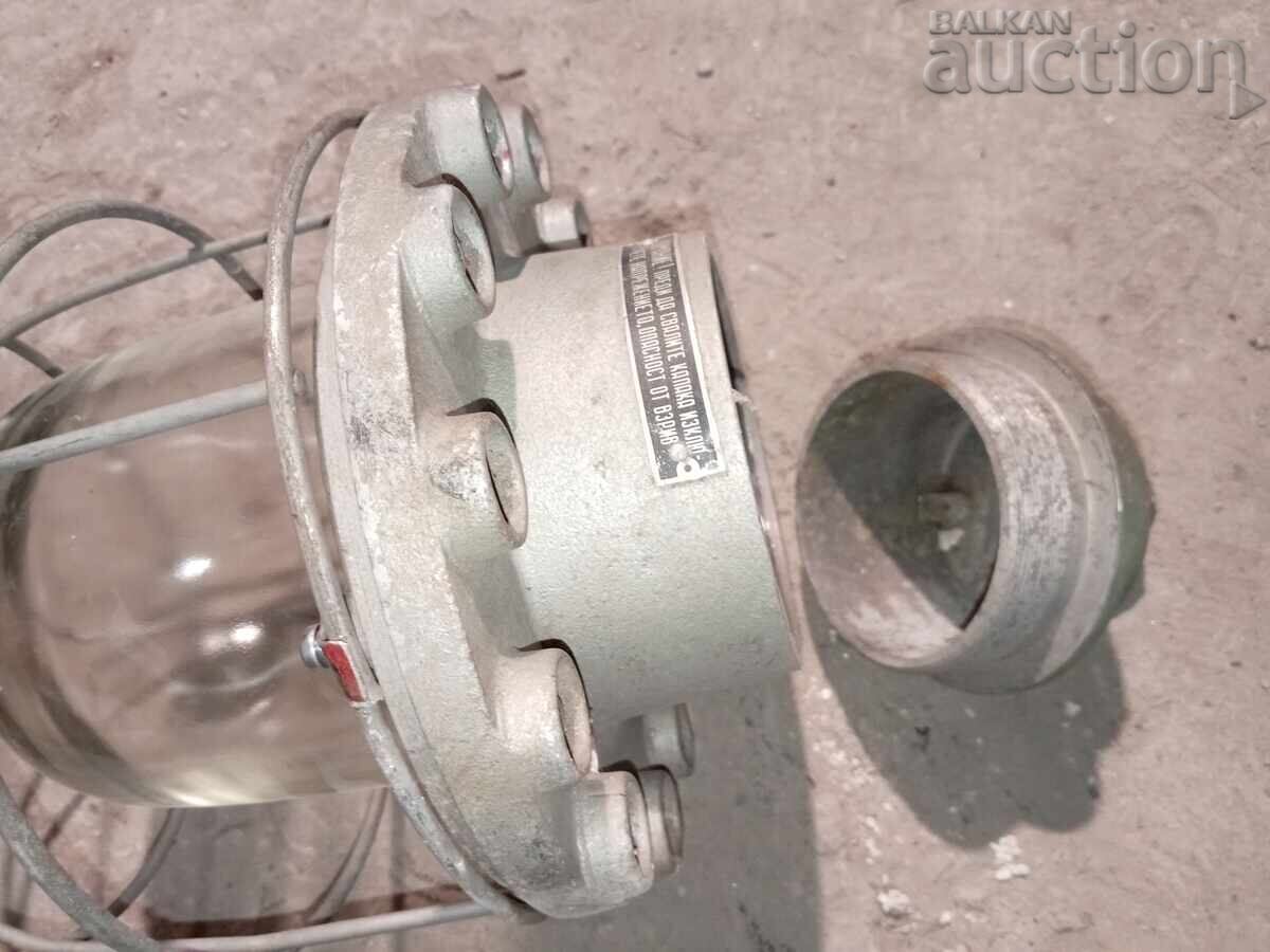 Auction industrial explosion-proof lamp retro EXPLOSION-PROOF Auction industrial explosion-proof lamp retro EXPLOSION-PROOF