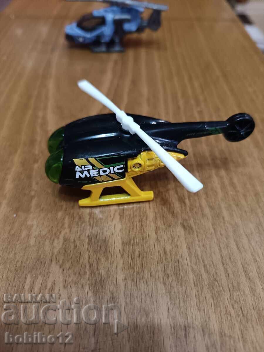 Παράδοση ιπτάμενα παιχνίδια αεροπλάνο ελικόπτερο