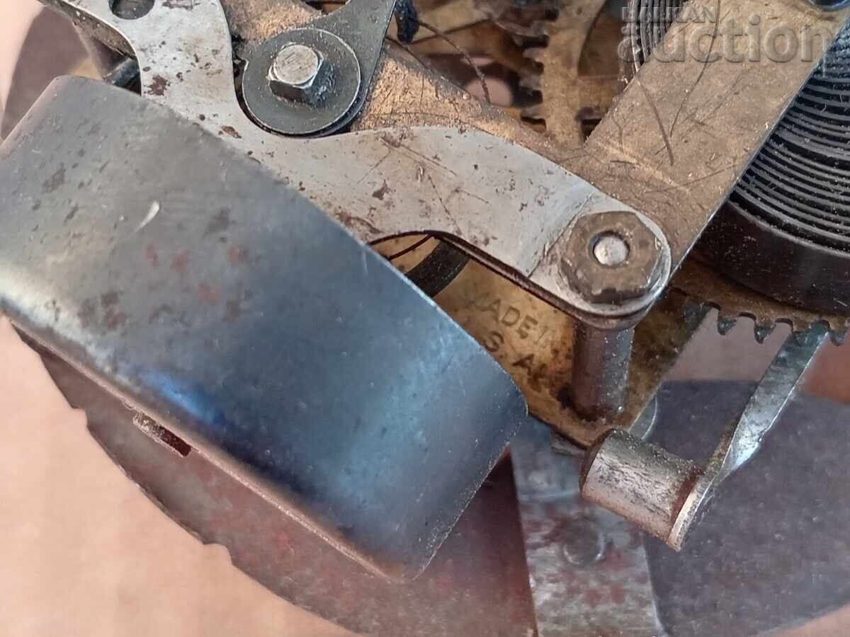 Livrarea Mașină de epocă cu ceas cu alarmă fabricată în SUA Livrarea Mașină de epocă cu ceas cu alarmă fabricată în SUA