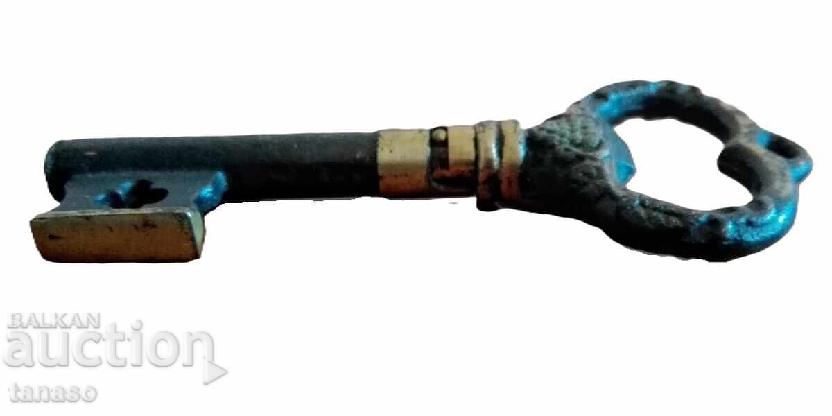 Old brass corkscrew - key(9.3) with price 35.00 BGN | € 17.90 Old brass corkscrew - key(9.3) with price 35.00 BGN | € 17.90
