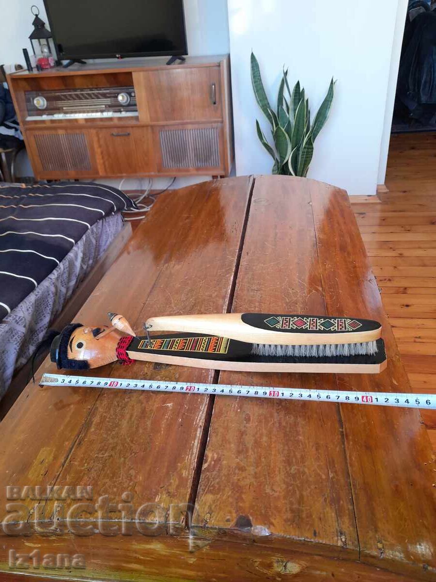 Old brush, brush hanger with price 55.00 BGN | € 28.12 Old brush, brush hanger with price 55.00 BGN | € 28.12