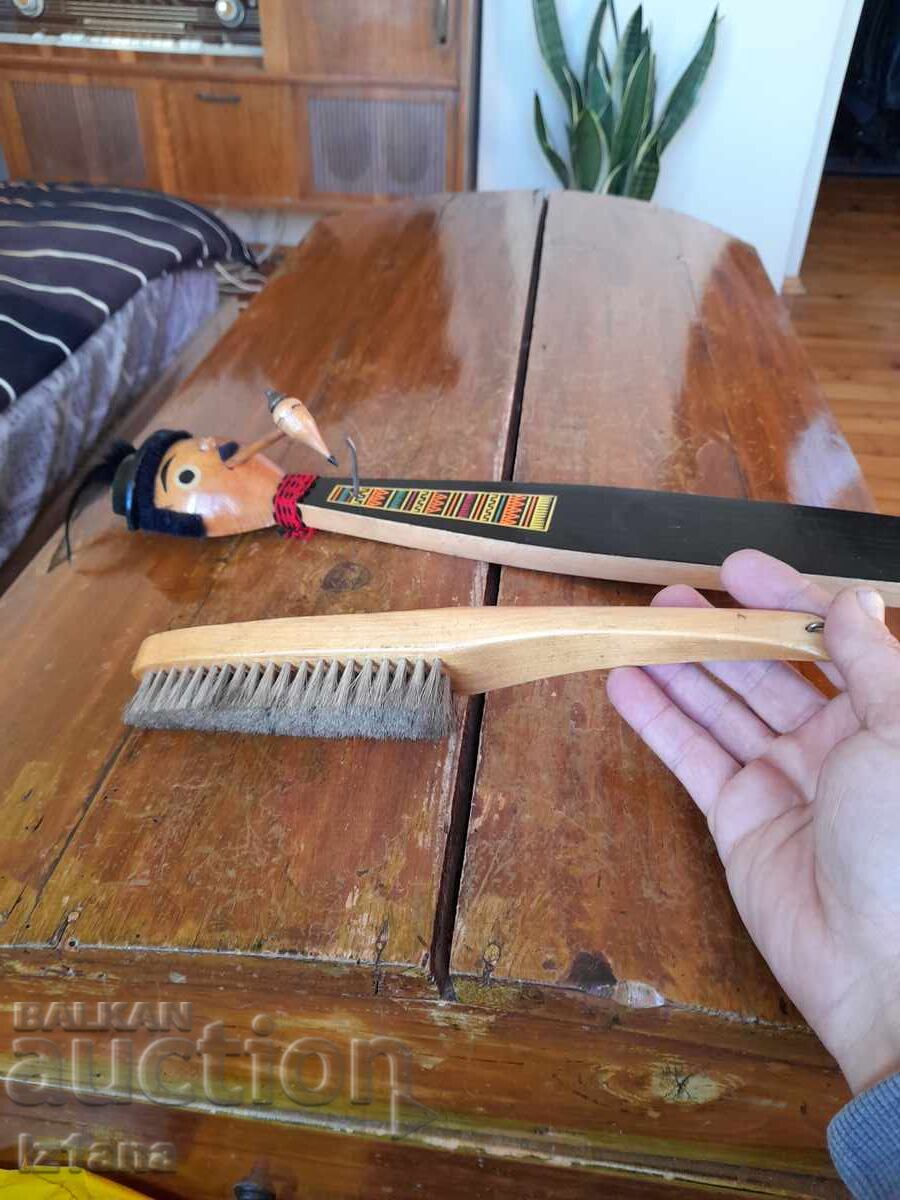 Old brush, brush hanger - 6 Old brush, brush hanger - 6